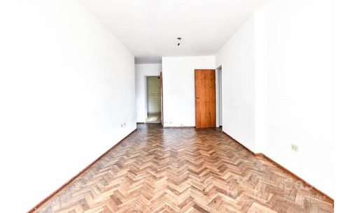 Venta Departamento 2 Dormitorios Con Cochera Retasado
