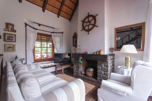 Pinares Excelente Casa En Terreno De 1050 M2