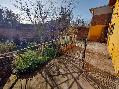 Casa De 2 Pisos En Ñuñoa 4d/2b De 220m2