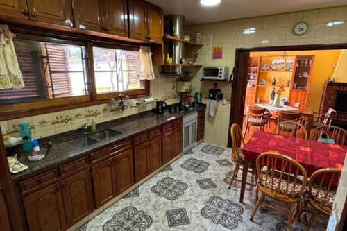 Casa En Venta - 4 Dormitorios 4 Baños - Cocheras - 330mts2 - La Matanza