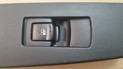 Botón Alzavidrio Trasero Izquierdo Ssangyong Actyon 2014-20 (Usado)