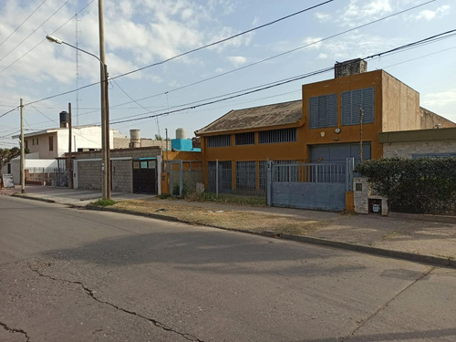 Imagen 2 de 17 de Vendo !!! Galpon Mas Local - B° San Rafael-