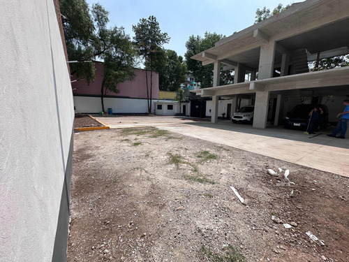 Terreno 650 M2, Listo Para Su Residencia En Calle Cerrada.