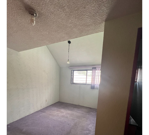Casa Amplia, Con Acceso Restringido, Muy Cerca De Caseta De Vigilancia