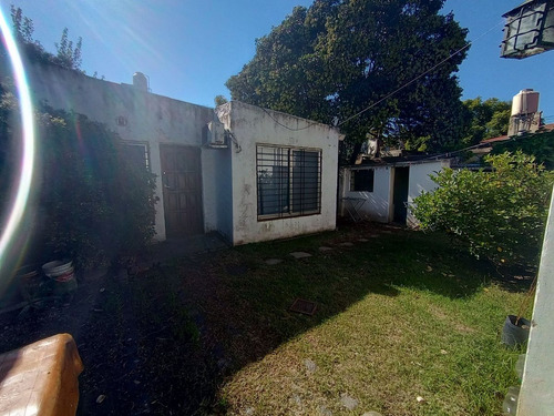Casa Para Dos Familias O Inversor.-