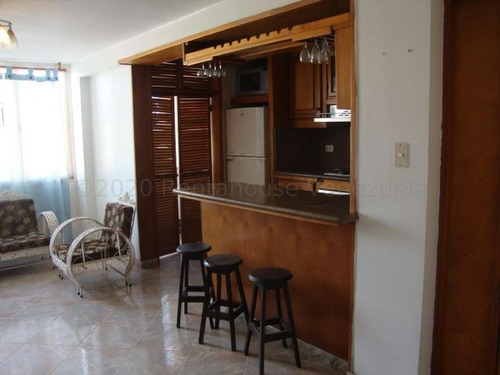 Apartamento En Venta En Cabudare, Zona Centro R E F  2 - 3 - 6 - 0 - 8 - 1  Mehilyn Perez