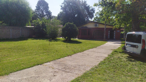 Imagen 2 de 18 de Sólida Casaquinta En Paso Del Rey. Toma Lote Barrio Cerrado