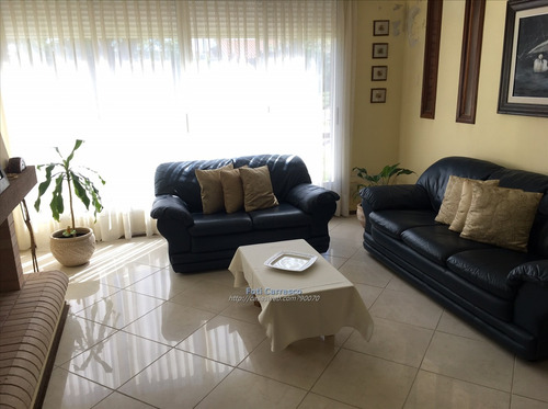 Imagen 2 de 14 de Casa En Venta 5 Dormitorios Y Escritorio