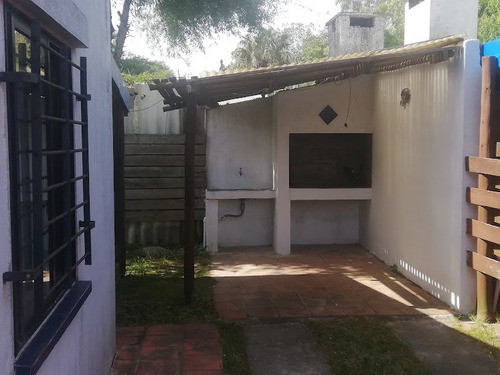 Casa Centro En Terreno Esquina