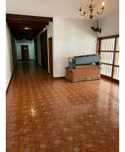 Se Vende Casa 1.000m2 5h+2s/6b+s/5p Lomas De Chuao 4359