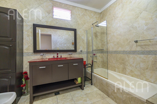 Casa En Venta En Temperley