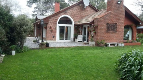 Imagen 2 de 17 de Excelente Chalet - Gran Jardin Perimetral