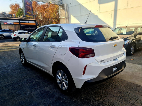 Imagen 6 de 24 de Nuevo Chevrolet Onix 1.2 Lt Tech 2023 0km Color Smartin1
