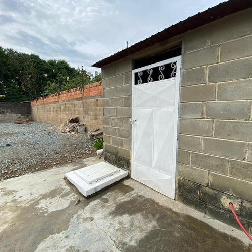 Imagen 10 de 11 de En Venta, Casa Con Amplio Terreno Ubicado A Una Cuadra De La Avenida Intercomunal, Urbanización César Rodríguez Palencia, Sector Morita I, Referencia A Dos Cuadras De Makro Y Red Vital