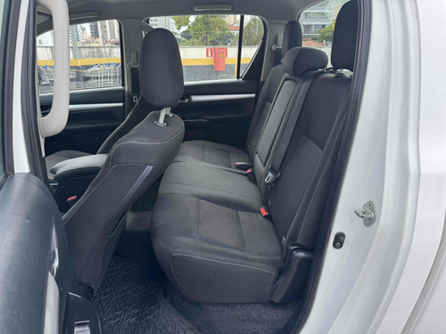 Toyota Hilux 2.8 D-4D TURBO DIESEL CD SR 4X4 AUTOMÁTICO