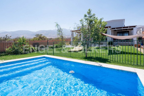 Casa Casi Nueva En Condominio De Piedra Roja