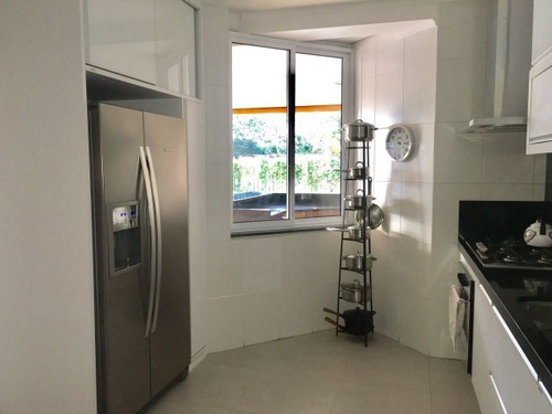 Casa Em Belém Novo Com 4 Dormitórios - Vz3906