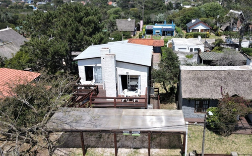 Inmobiliaria Costa Azul Vende Un Complejo De 4 Apartamento Muy Bien Ubicados A 150mtrs De La Playa En La Zona De La Aguada La Paloma Rocha