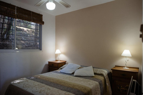 Casa De Dos Dorm, Cocina Comedor, Dos Baños. Pileta Y Dos Dptos Para Alquier Temporal