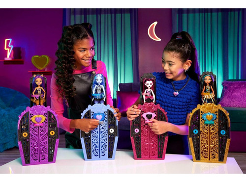 Monster High Skulltimate Secrets Clawdeen Wolf Doll Armario
