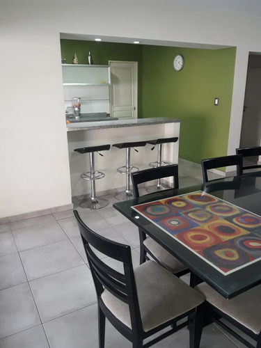 En Venta En Haedo Espectacular Chalet En Tres Plantas Terreno 308m2 Cub 205mtrs 2 Piscina F: 8233