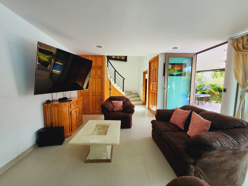 Venta De Casa Magnolia Plus Totalmente Equipada, Amueblada, Con Alberca Climatizada; Enorme Jardín Dentro De Fracc Rancho San Diego Ixtapan De La Sal Edomex