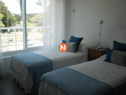 Apartamento En Venta Y Alquiler, Roosevelt, Punta Del Este, 2 Dormitorios.- Ref: 155926