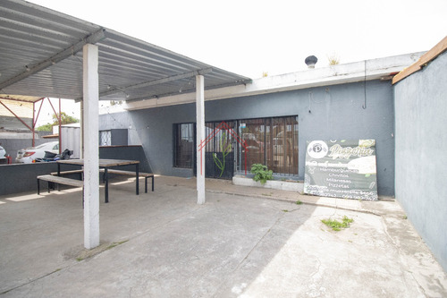 Local Comercial En Ph, Con Horno A Leña, Amplio Frente. Con Renta.