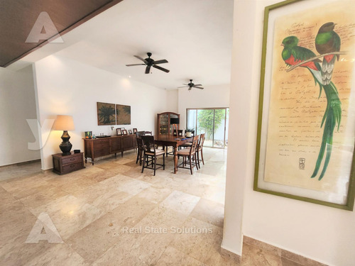 Casa En Venta De 2 Recámaras, Estudio Tv, Piscina, Sm 307, Doctores, Cancún