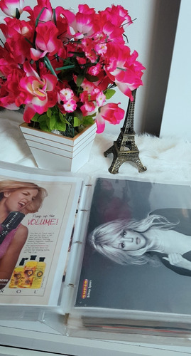Britney Spears Pasta Com Matérias De Revistas (completa)