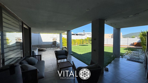 Casa En Venta De 3 Dormitorios Y 3 Baños En Quilpué