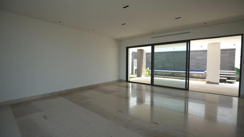 Residencia Con Acabados De Lujo En San Patricio