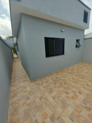 Casa Com Dois Quartos Sendo Uma Suíte, Piscina