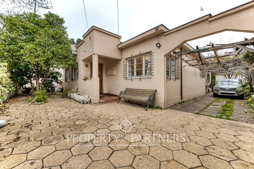 Casa Con Gran Terreno Y Encanto Clásico En Ñuñoa