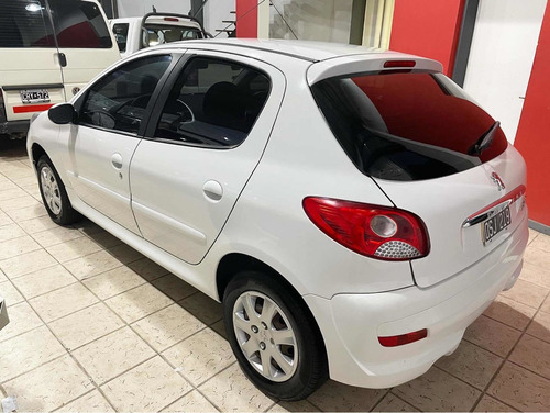 Peugeot 207 2015 1.4 Allure 75cv