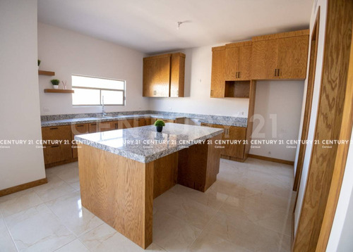 Casa En Venta En Residencial Valdivia Chihuahua Chih.