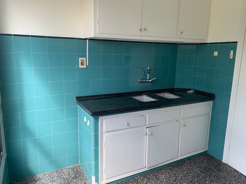 Alquiler Apto Un Dormitorio Orientación Norte, En Punta Gorda A Dos Cuadras Del Mar
