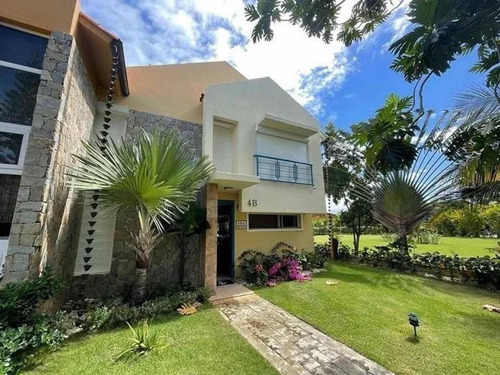 Hermosa Villa En Venta Amueblada