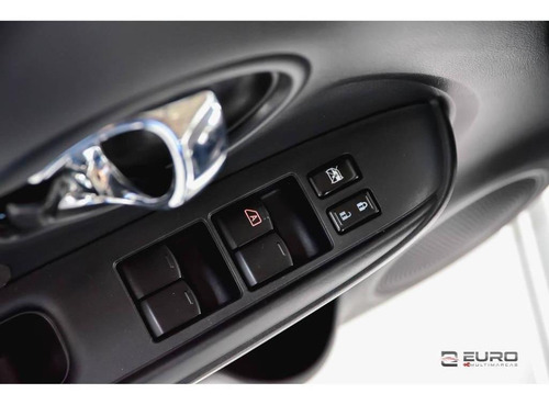 Imagem 10 de 15 de Nissan Versa 1.6 Sv