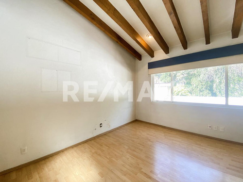 Vive El Lujo En Santa Fe: Casa Con Vistas, Comodidades Y Ubicación Única