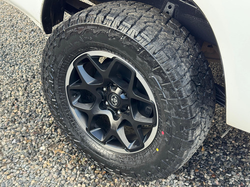 Toyota Hilux Dx Mt 4x4