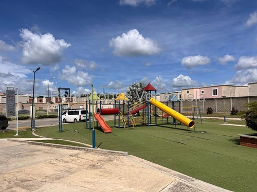 Yoselin Cabesas Vende Apartamento En Ciudad Roca, Yc 25-24212