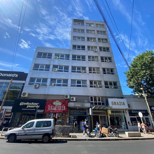Local | Urquiza, Gral. Av. 4771