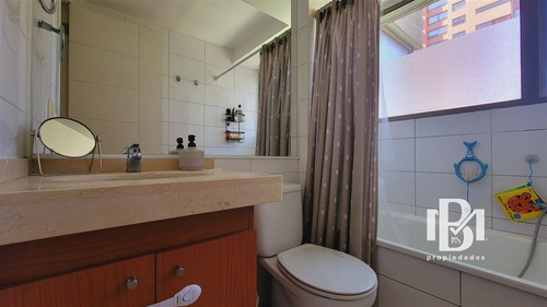 Departamento En Venta De 2 Dorm. En Las Condes