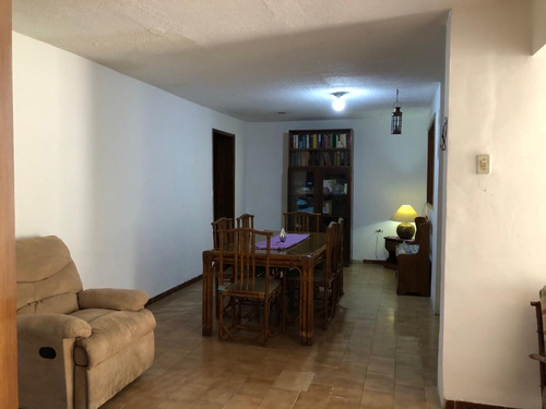 Vendo Casa De 2 ´pisos Los Sauces,220m2,4 Hab 3 Baños, 2 Aptos Con Entrada Independiente