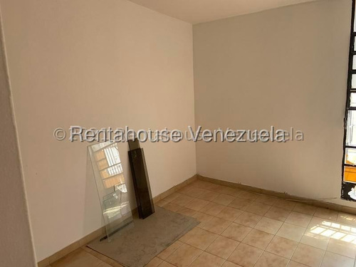 En Alquiler Excelente Casa Con Potencial En La Trinidad