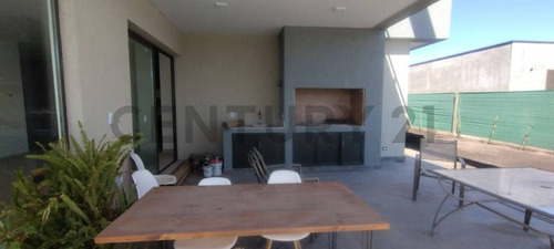 Venta De Casa En Pozo De Categoría En B° Gran Boedo