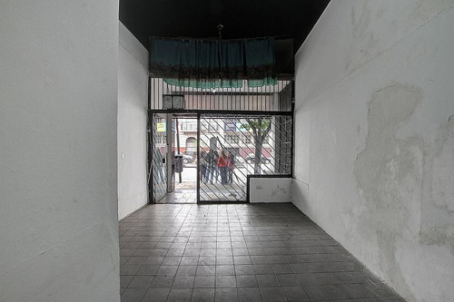 Muy Lindo Local En Zona Comercial De Constitución