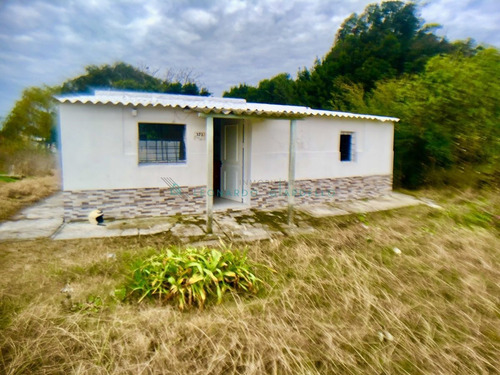 Imagen 1 de 13 de Colonia Del Sacramento - Casa De 2 Dormitorio En Linda Zona