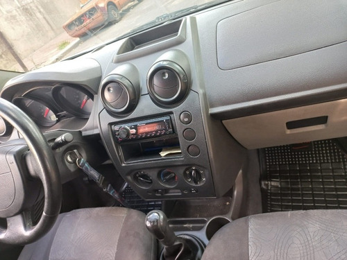 Imagen 12 de 12 de Ford Fiesta Max Ambiente Plus